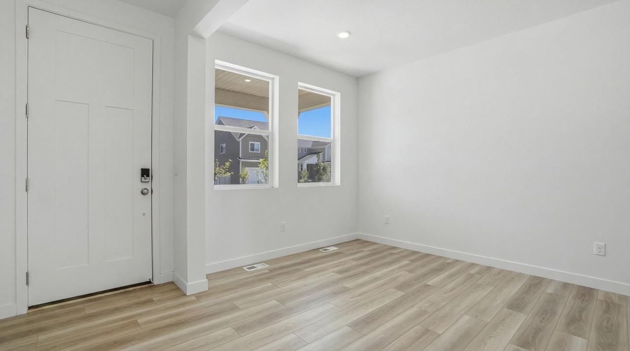 154 E Parade Ave - Photo 6 of 32
