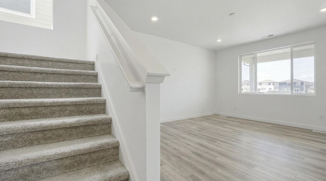 154 E Parade Ave - Photo 7 of 32