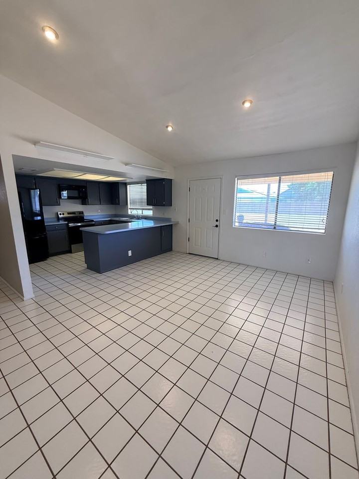 3700 Casper Dr - Photo 4 of 14