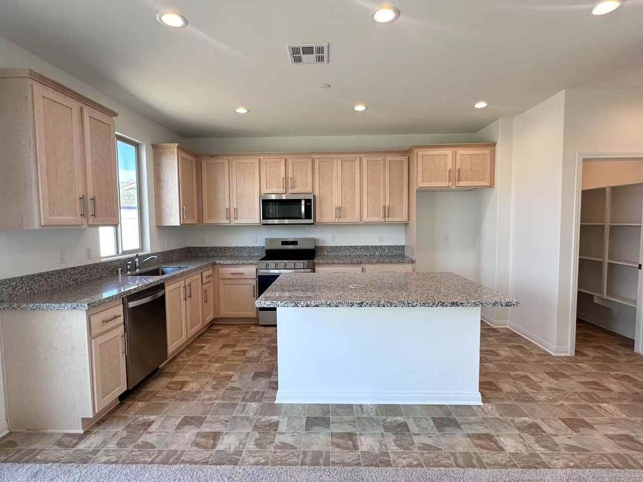 29662 Courage Ct - Photo 4 of 18