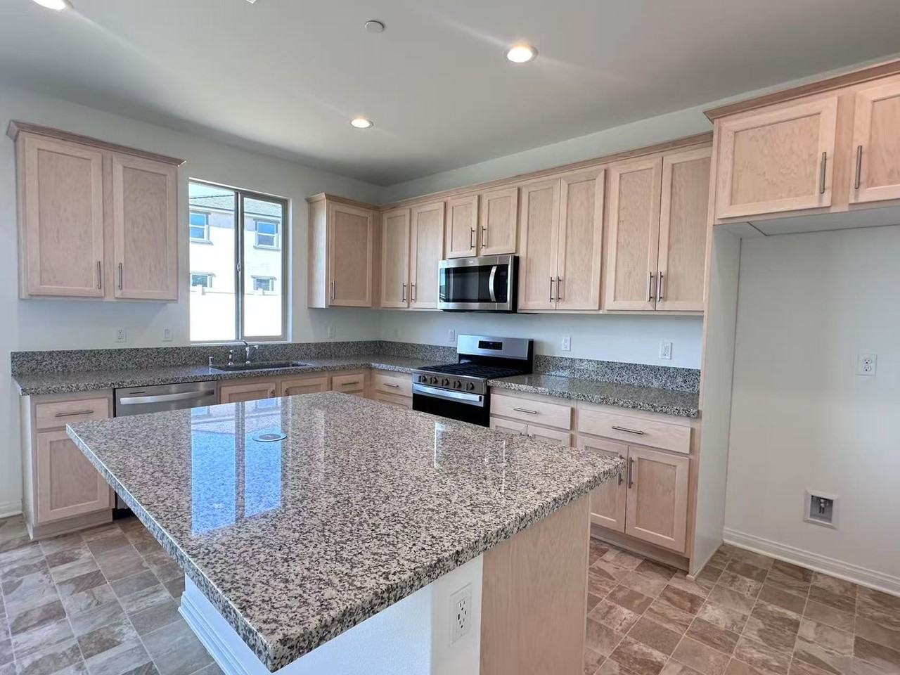29662 Courage Ct - Photo 5 of 18