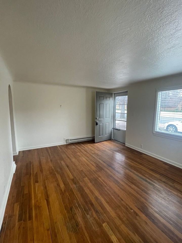 1127 W Mulberry St #MAIN - Photo 2 of 27