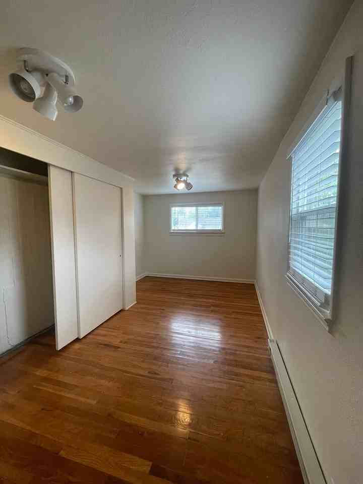 1127 W Mulberry St #MAIN - Photo 7 of 27