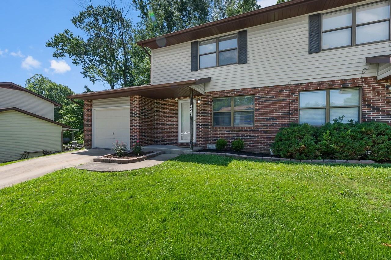 2563 Lisa Dr - Photo 2 of 18