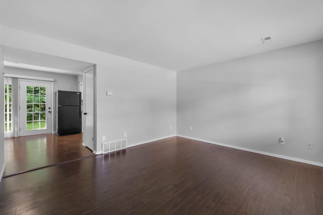 2563 Lisa Dr - Photo 3 of 18