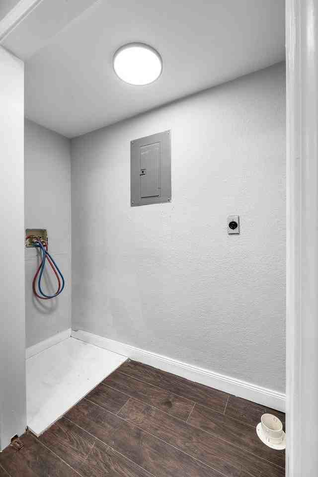 2563 Lisa Dr - Photo 7 of 18