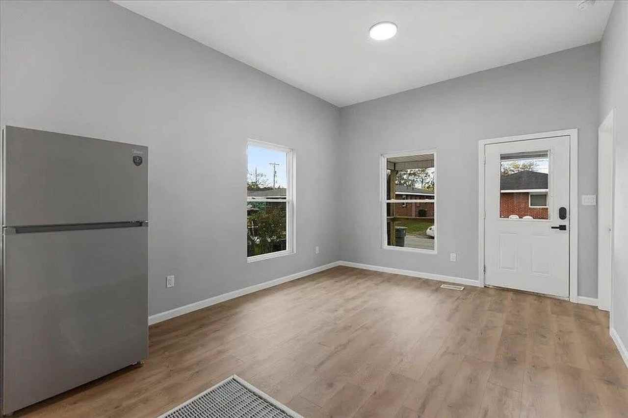 1901 Walker Ave - Photo 3 of 12