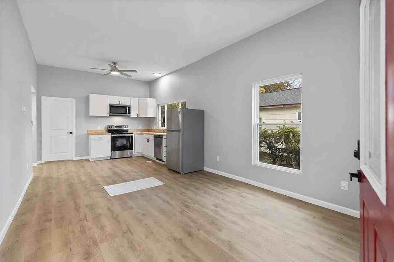 1901 Walker Ave - Photo 4 of 12