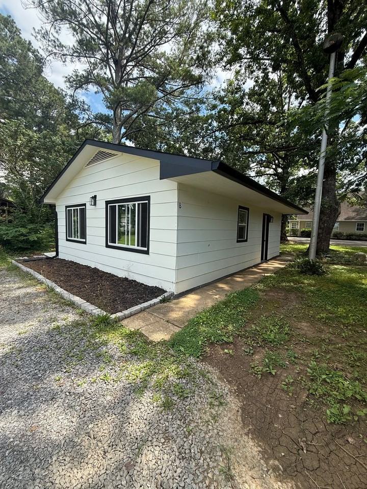 1022 Givens Rd - Photo 2 of 9