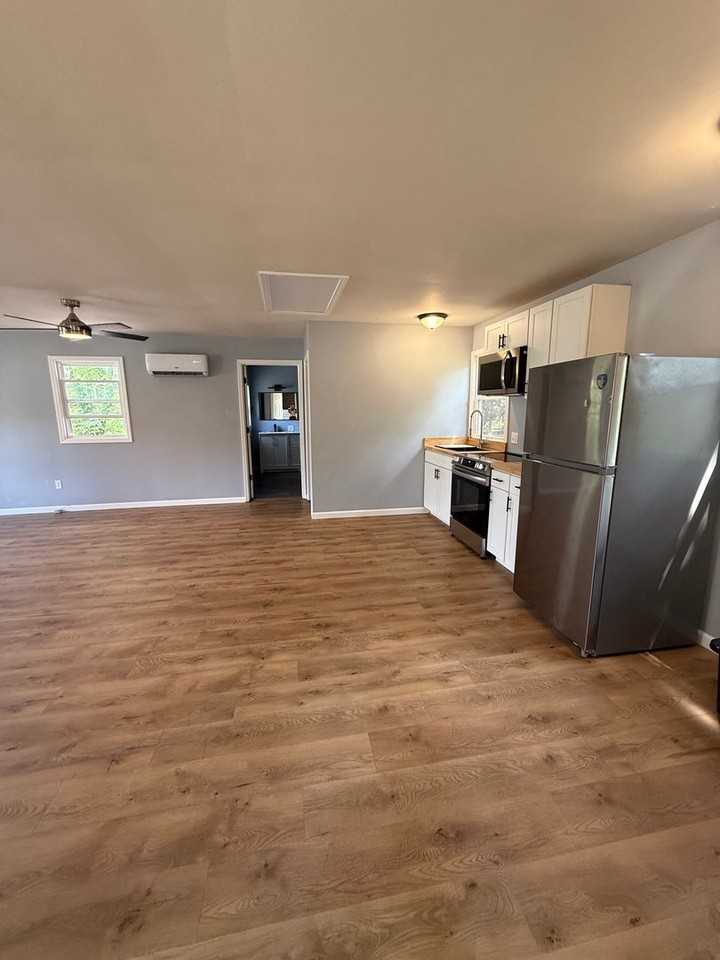 1022 Givens Rd - Photo 3 of 9