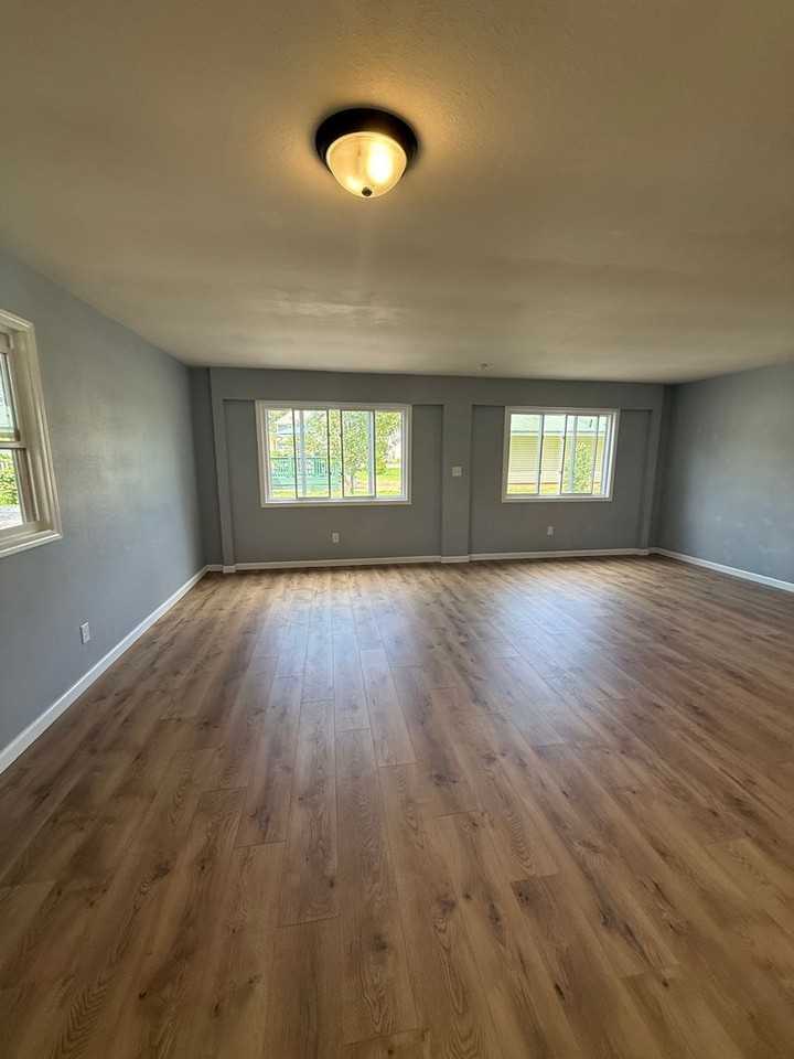 1022 Givens Rd - Photo 5 of 9