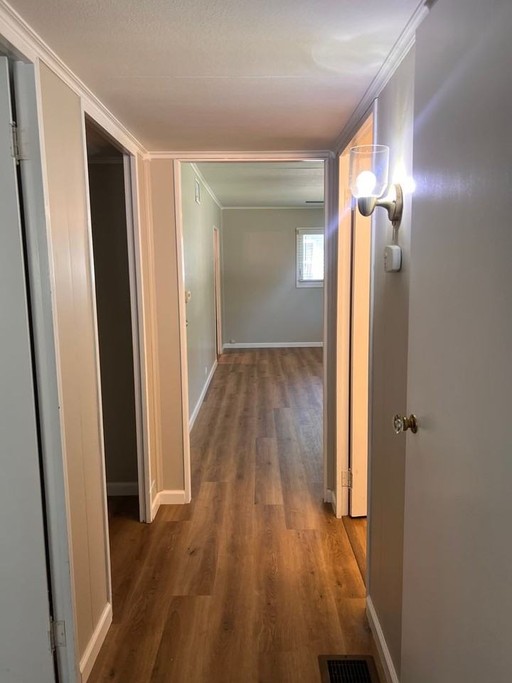 1522 Adams St - Photo 4 of 12