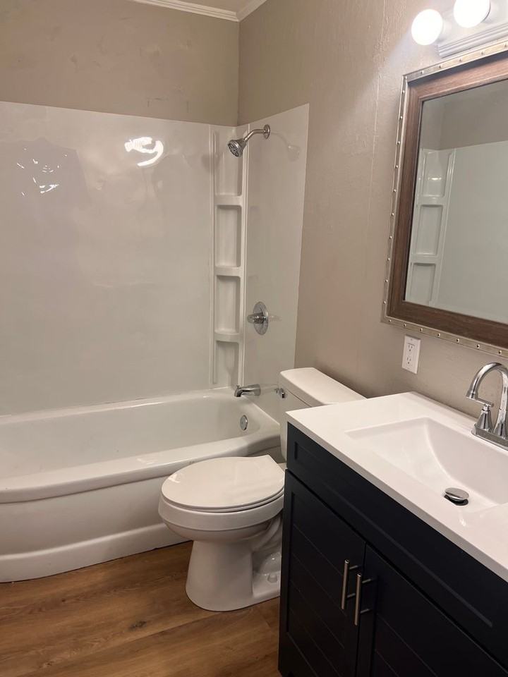 1522 Adams St - Photo 6 of 12