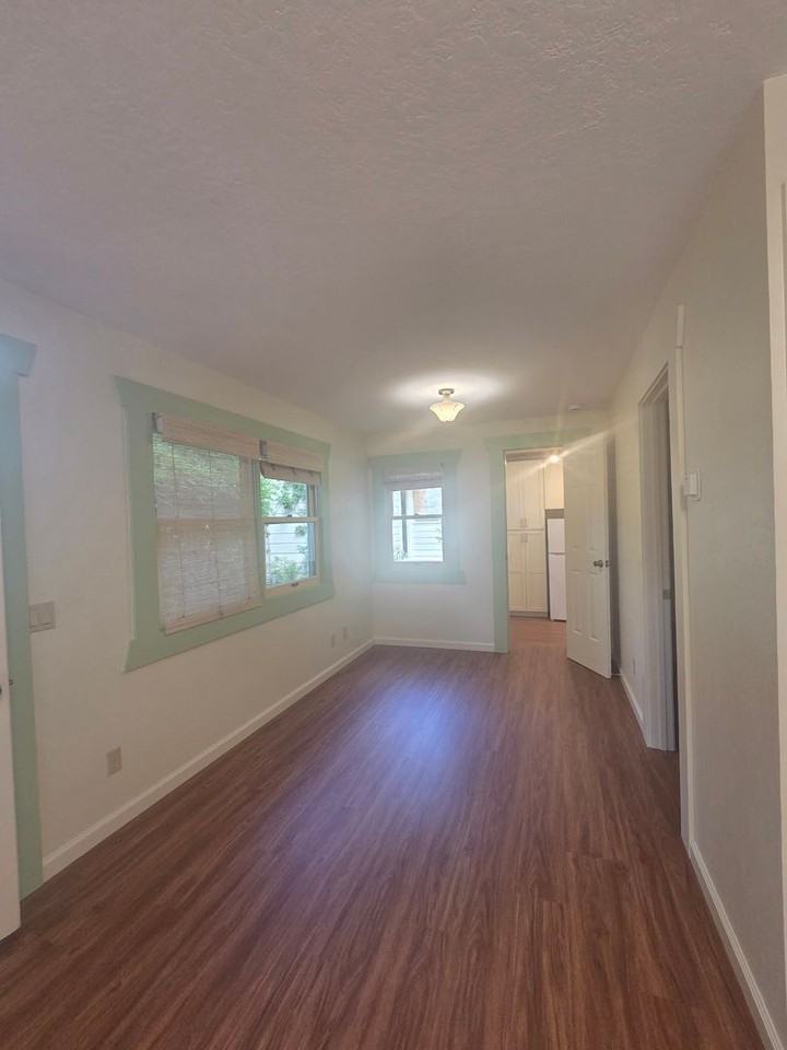403 H St - Photo 5 of 23