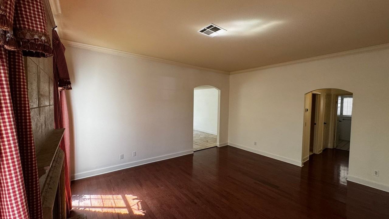 3025 Harborside Dr - Photo 3 of 33