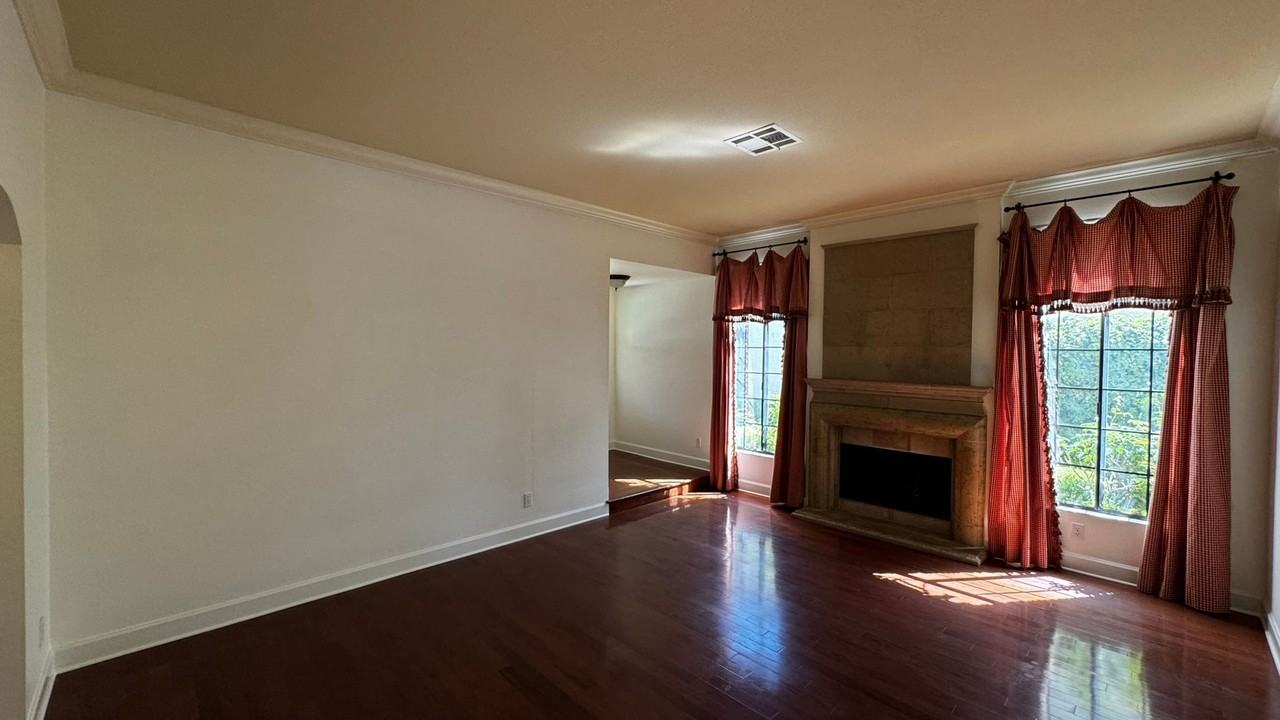 3025 Harborside Dr - Photo 4 of 33