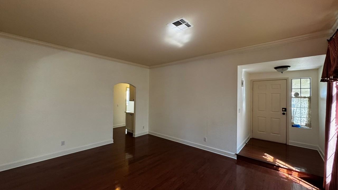 3025 Harborside Dr - Photo 5 of 33