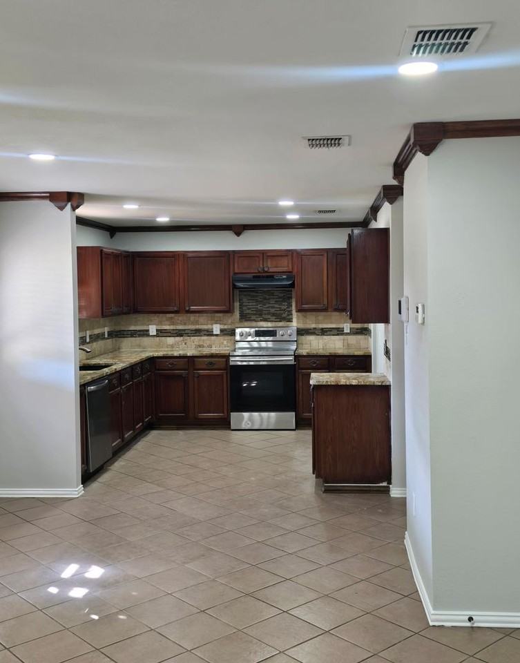 5049 Mosaic Dr - Photo 2 of 11