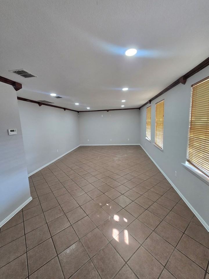 5049 Mosaic Dr - Photo 3 of 11