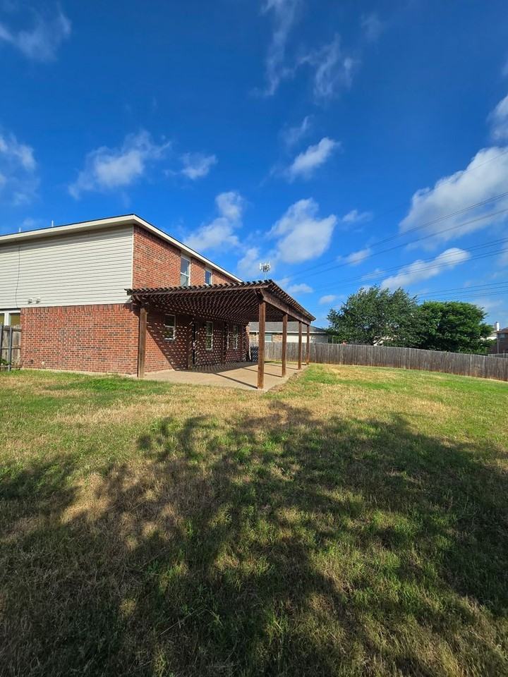 5049 Mosaic Dr - Photo 4 of 11