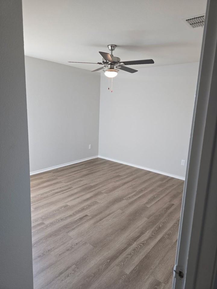 5049 Mosaic Dr - Photo 7 of 11