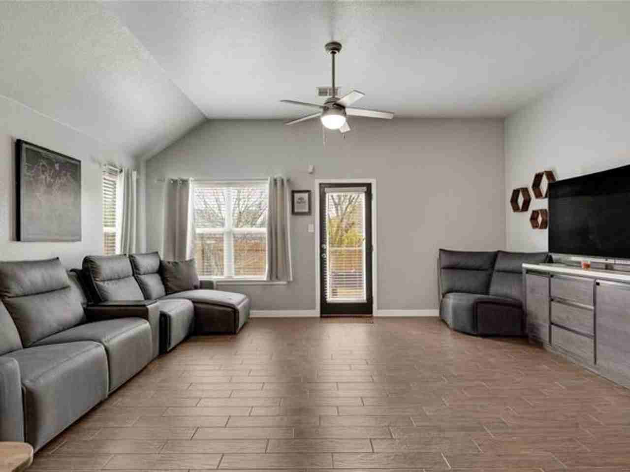 4325 Rolling Water Dr - Photo 5 of 21