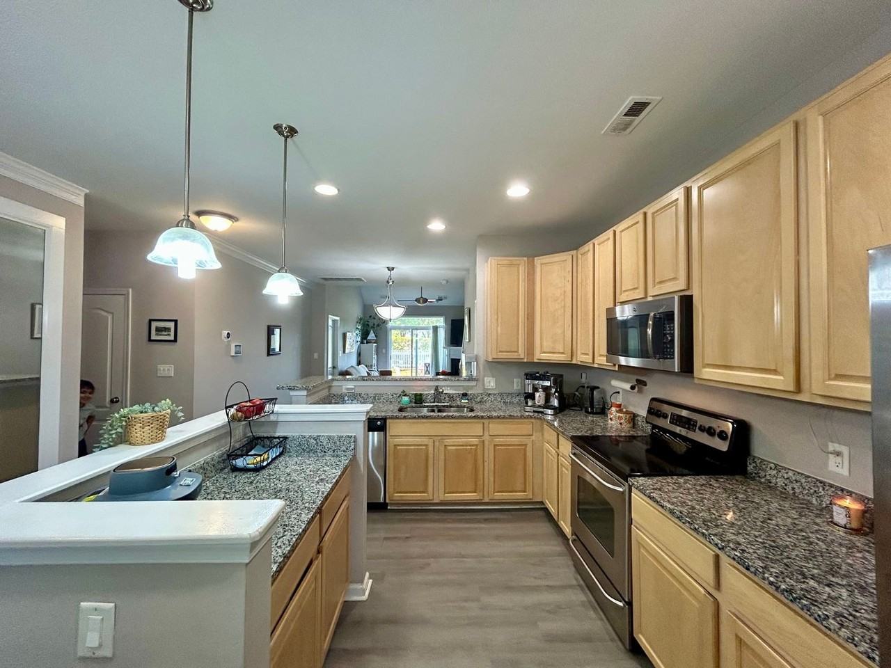 2113 Livingston St - Photo 3 of 29