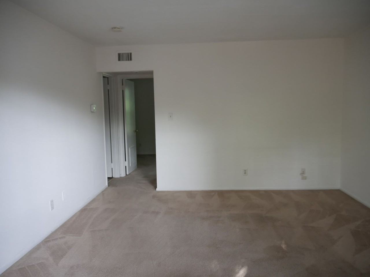 3822 Country Club Rd Apt J - Photo 6 of 9