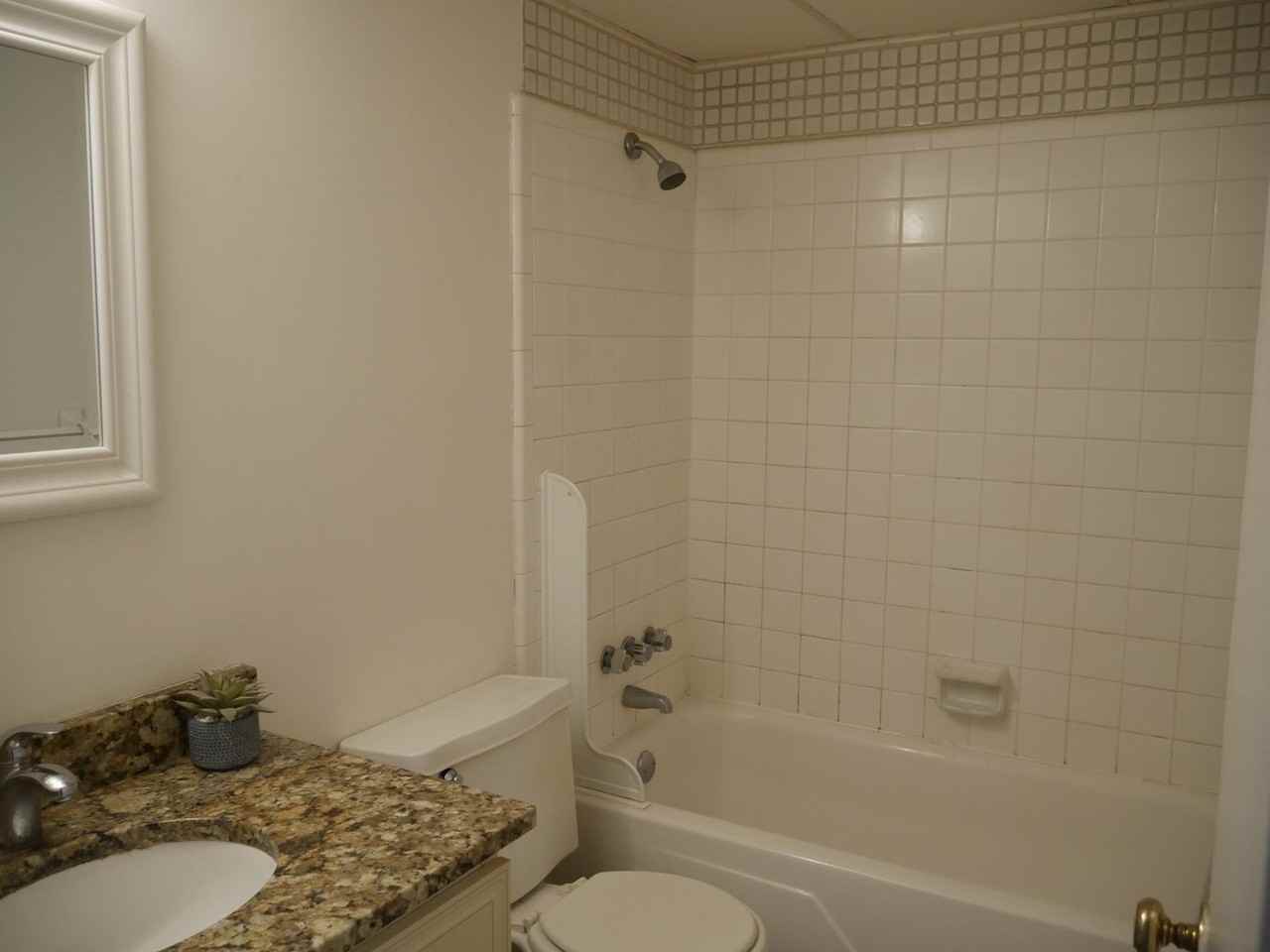 3822 Country Club Rd Apt J - Photo 7 of 9