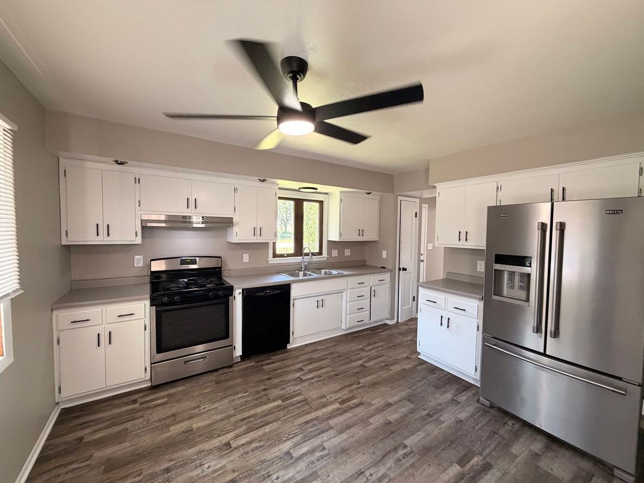 8860 S 84th St - Photo 2 of 16