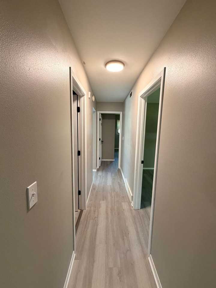 8860 S 84th St - Photo 4 of 16