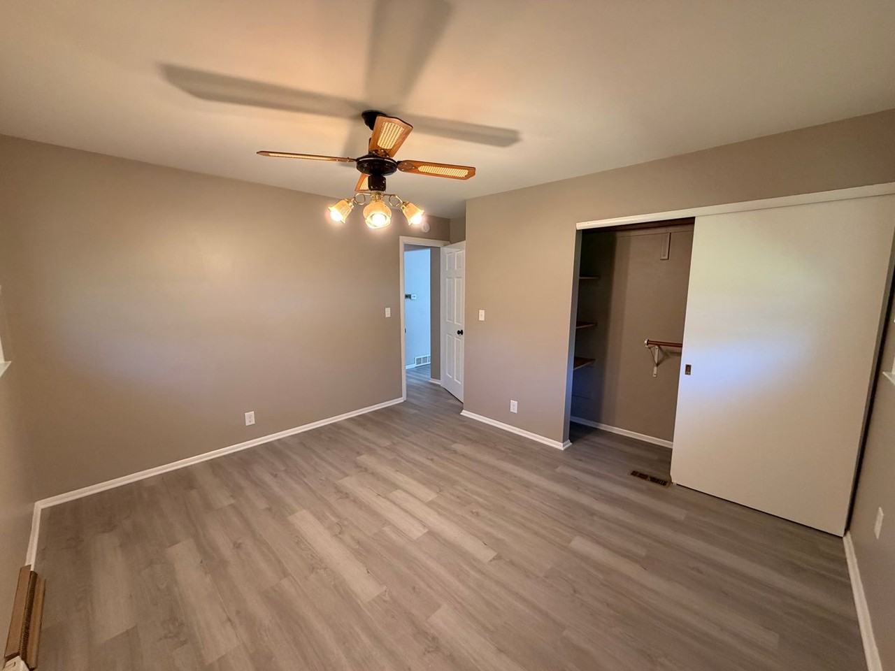 8860 S 84th St - Photo 6 of 16