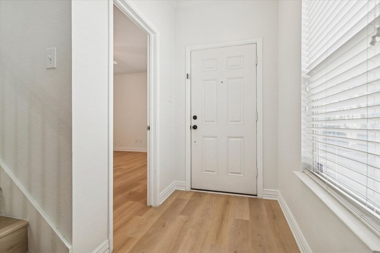 1116 Charleston Ln - Photo 6 of 26