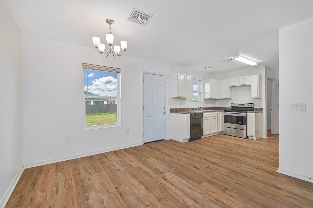 305 Nw 16th Pl - Photo 4 of 21