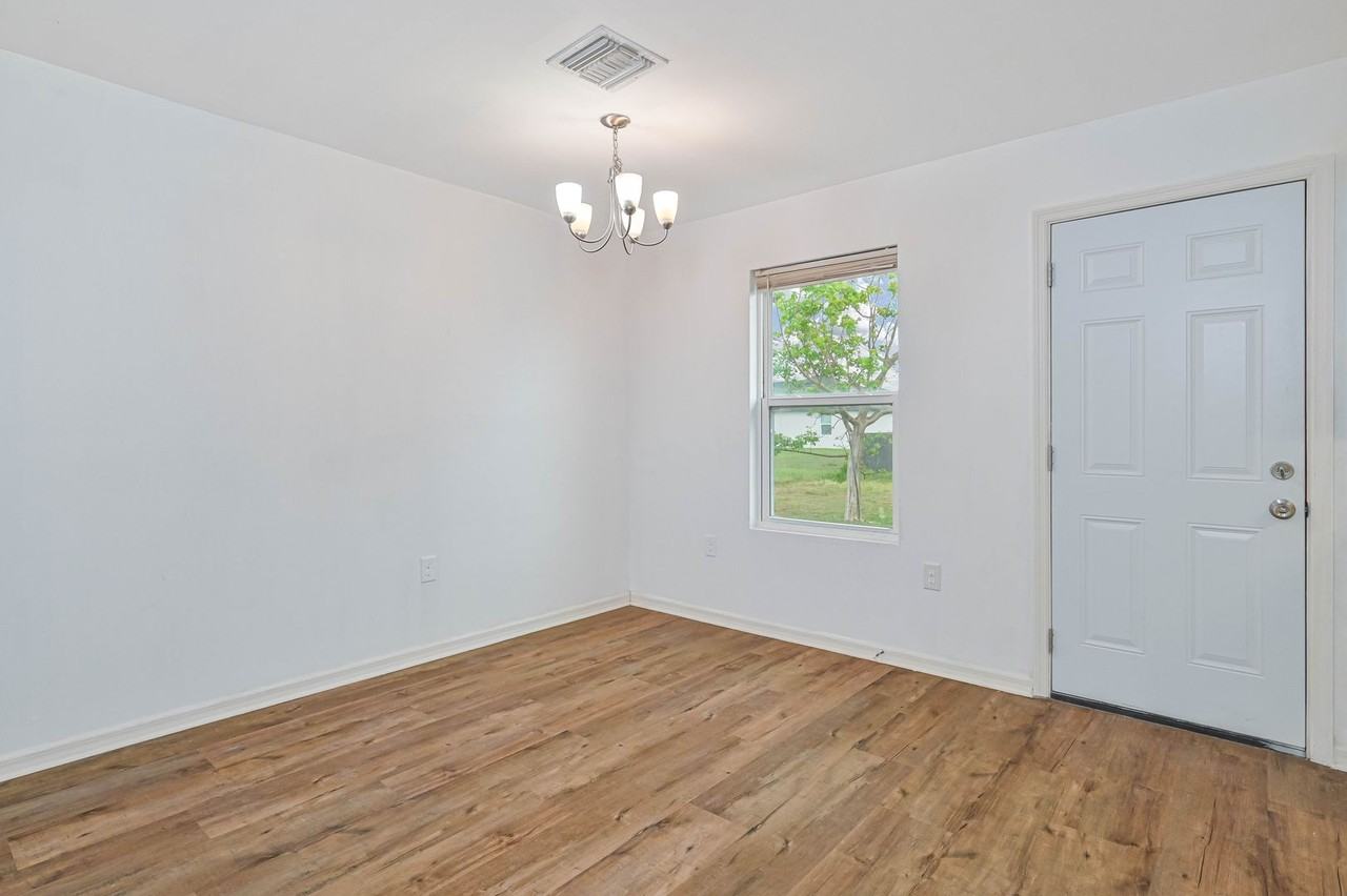 305 Nw 16th Pl - Photo 6 of 21