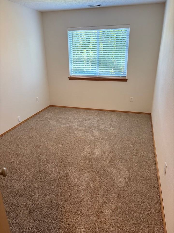 204 Se Kane Dr - Photo 2 of 35