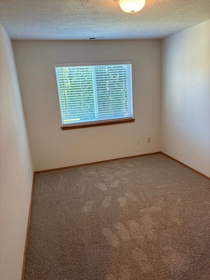 204 Se Kane Dr - Photo 3 of 35
