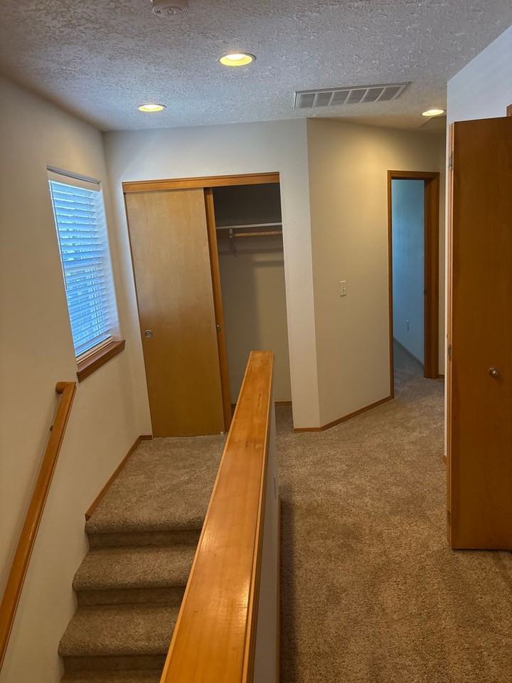 204 Se Kane Dr - Photo 7 of 35