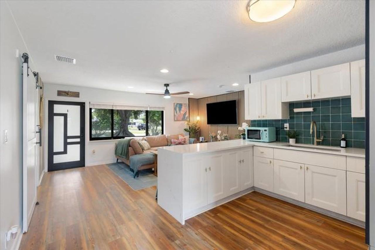 2417 Ne 13th Ter - Photo 4 of 22