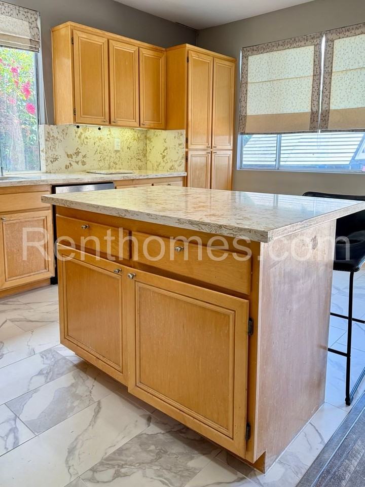 6865 Camino De Amigos - Photo 7 of 31