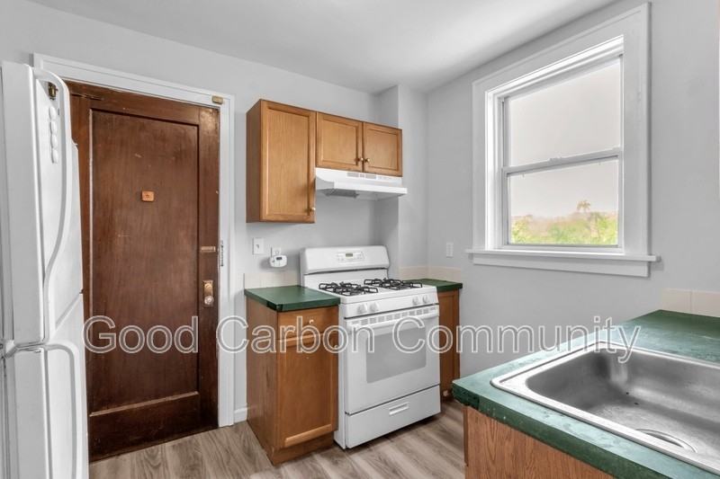 2106 Delaware Ave #10 - Photo 6 of 17