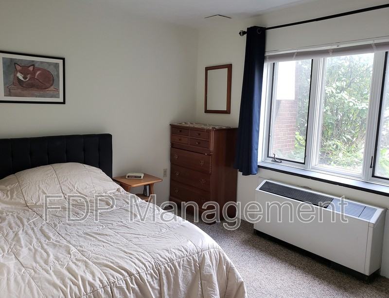660 East Ave #103 - Photo 4 of 11