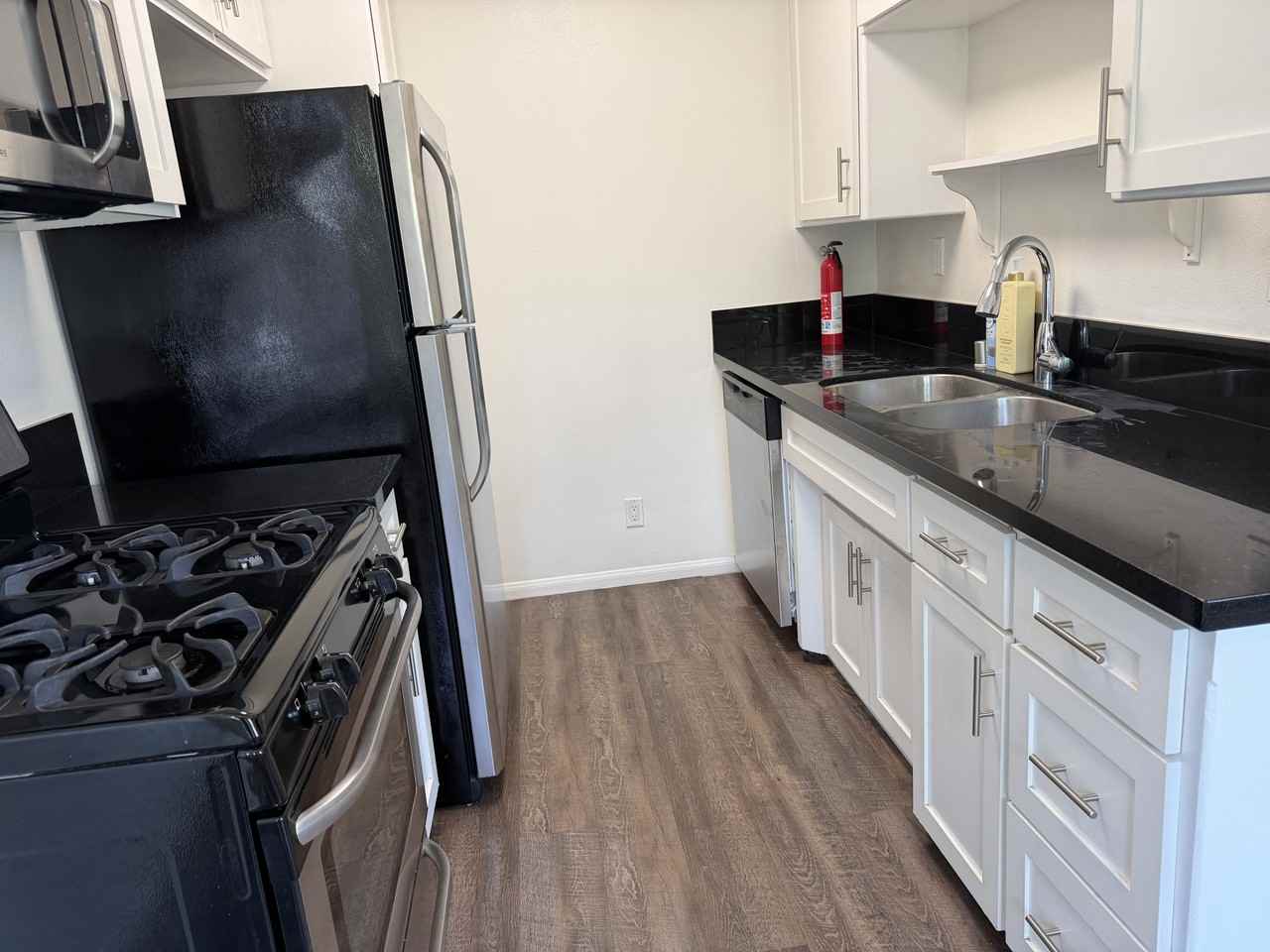 2700 Abbot Kinney Boulevard #8 - Photo 4 of 17