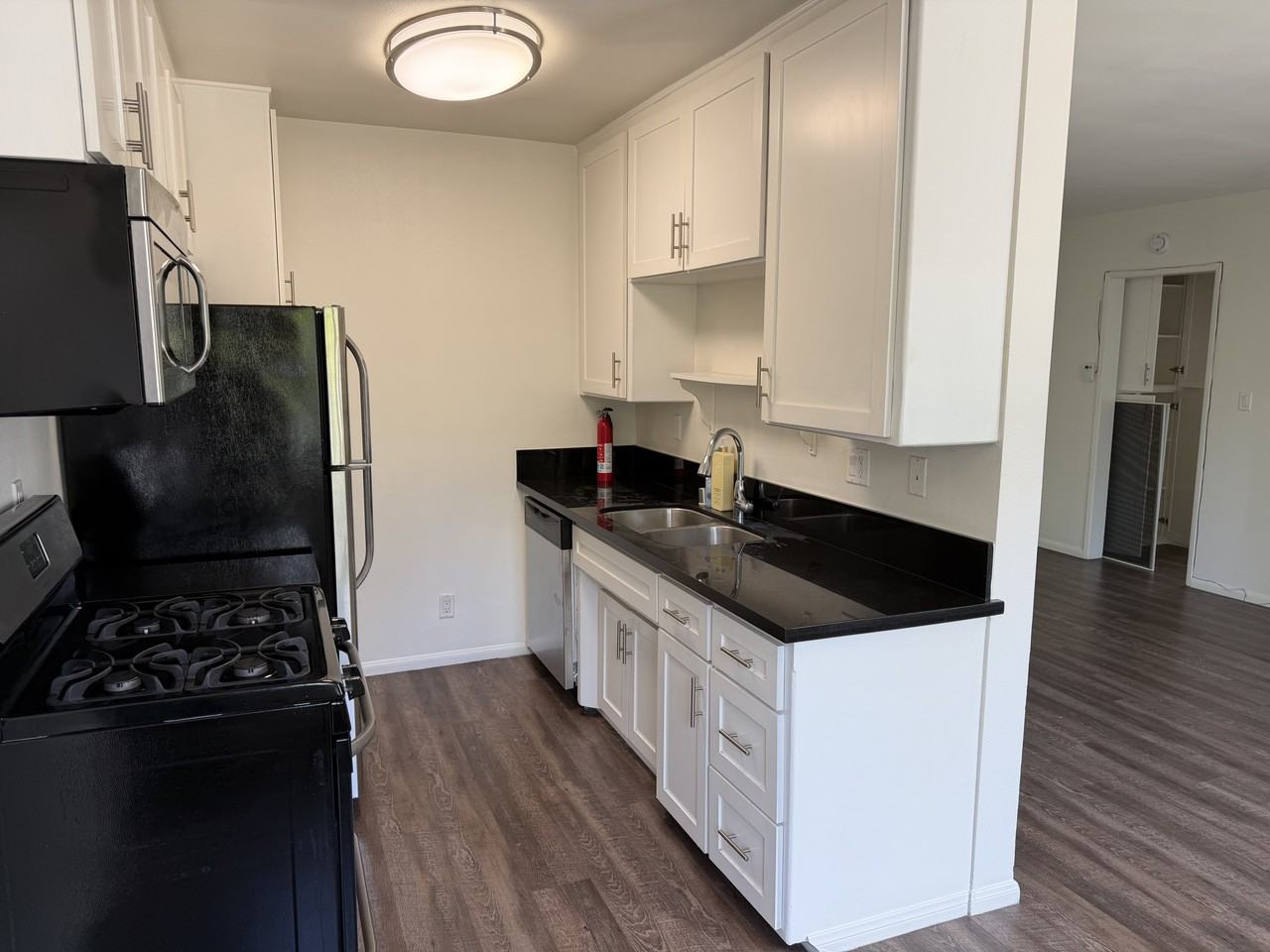 2700 Abbot Kinney Boulevard #8 - Photo 5 of 17