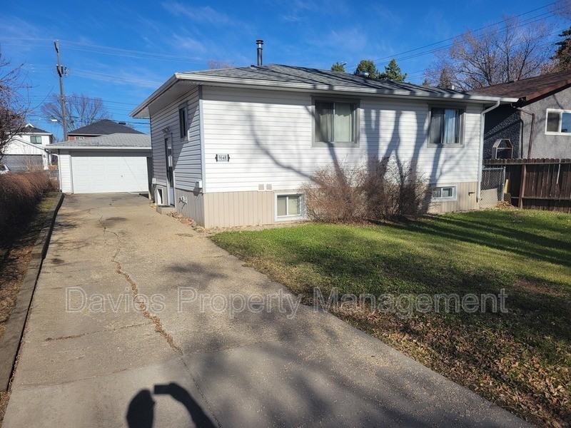 9648 153 St Nw - Photo 2 of 20