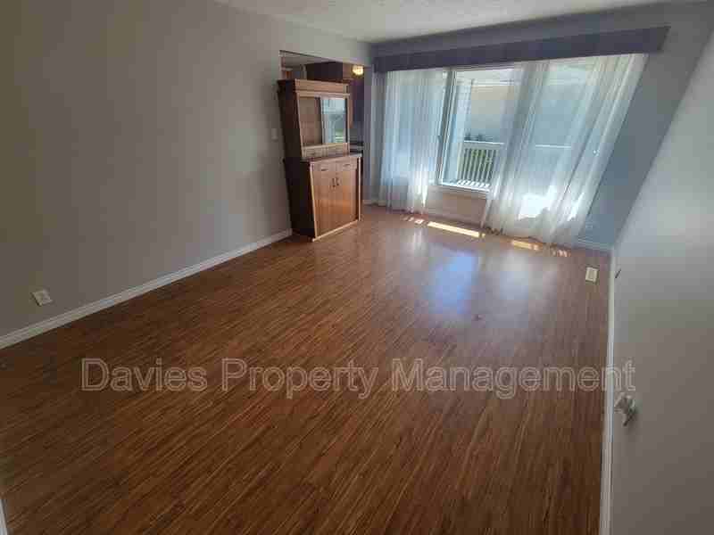 9648 153 St Nw - Photo 3 of 20