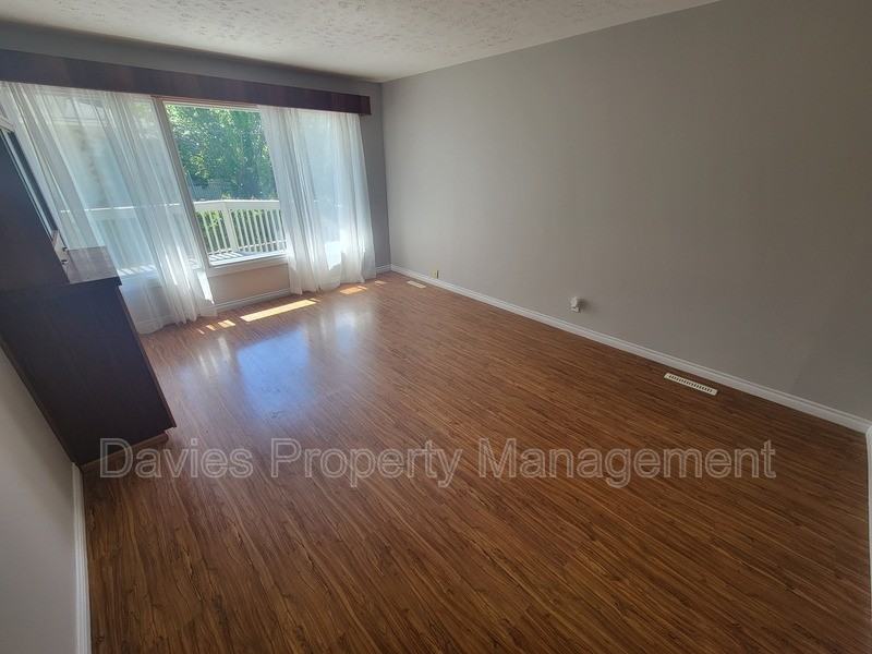 9648 153 St Nw - Photo 4 of 20