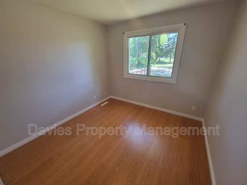 9648 153 St Nw - Photo 5 of 20