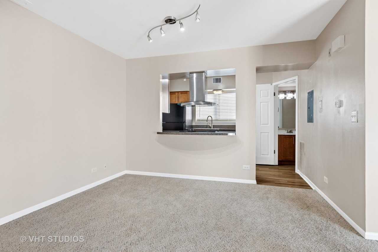 1517 Westminster Dr #206