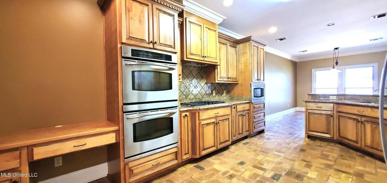 2521 Promenade Blvd - Photo 4 of 23